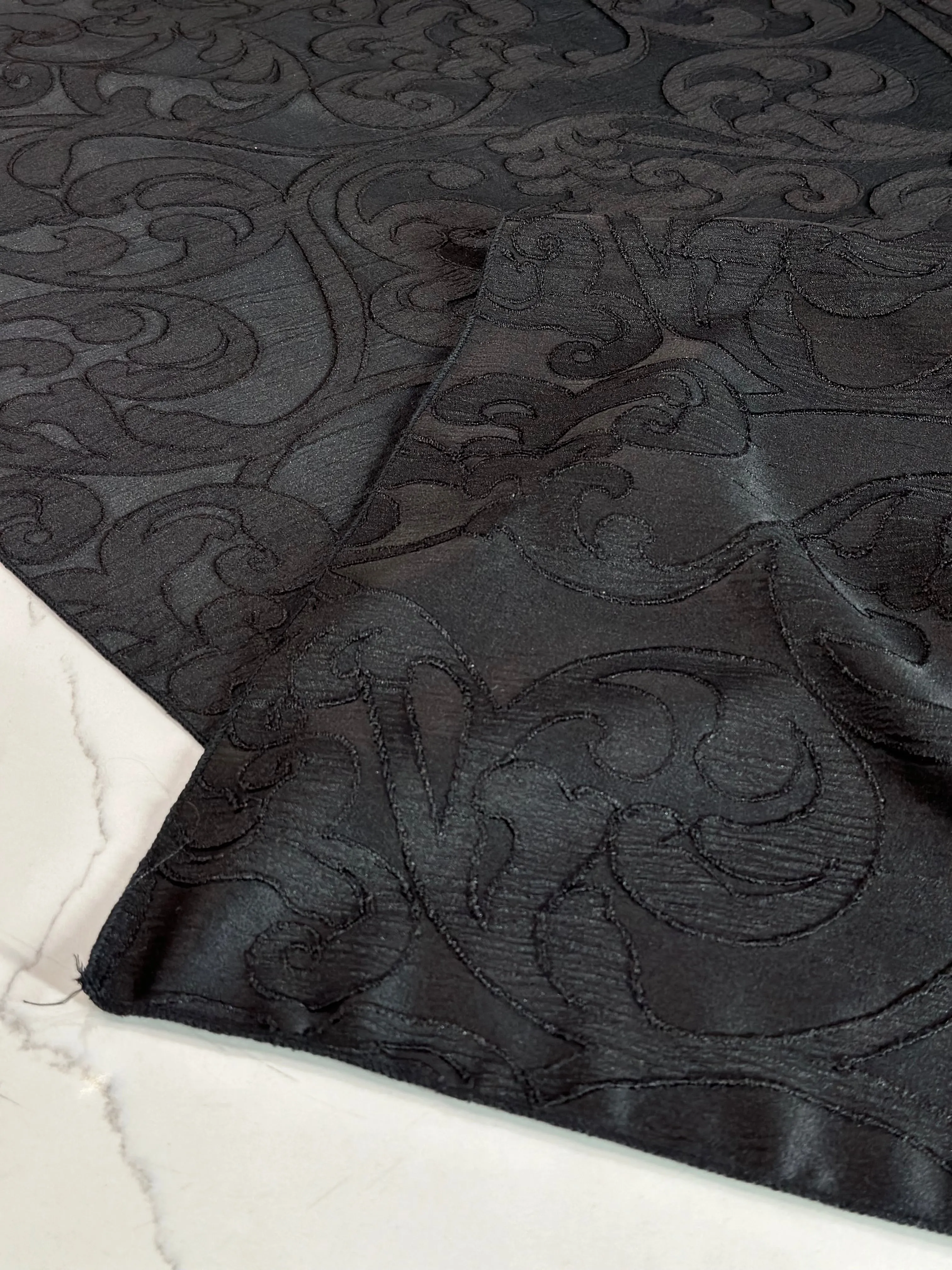 Classic Jacquard Table Linen in Black