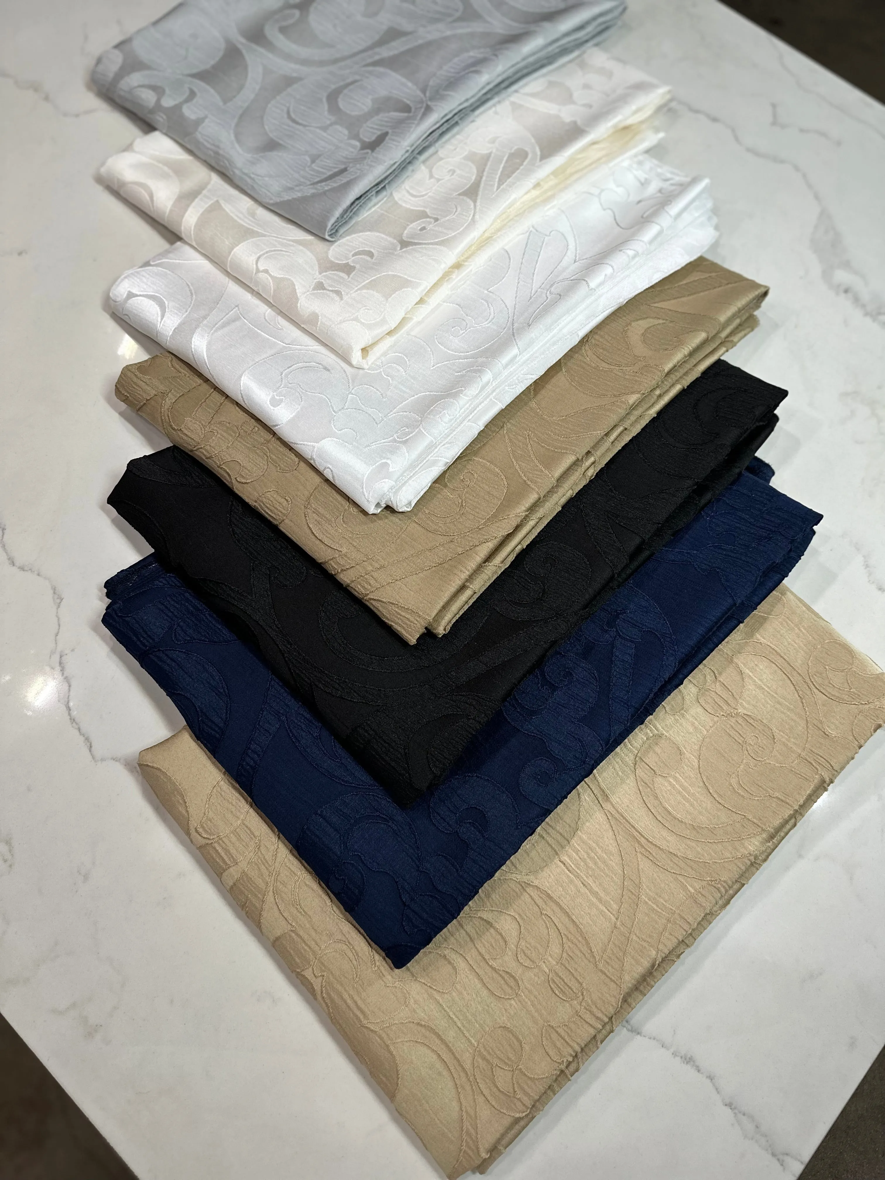Classic Jacquard Table Linen in Black