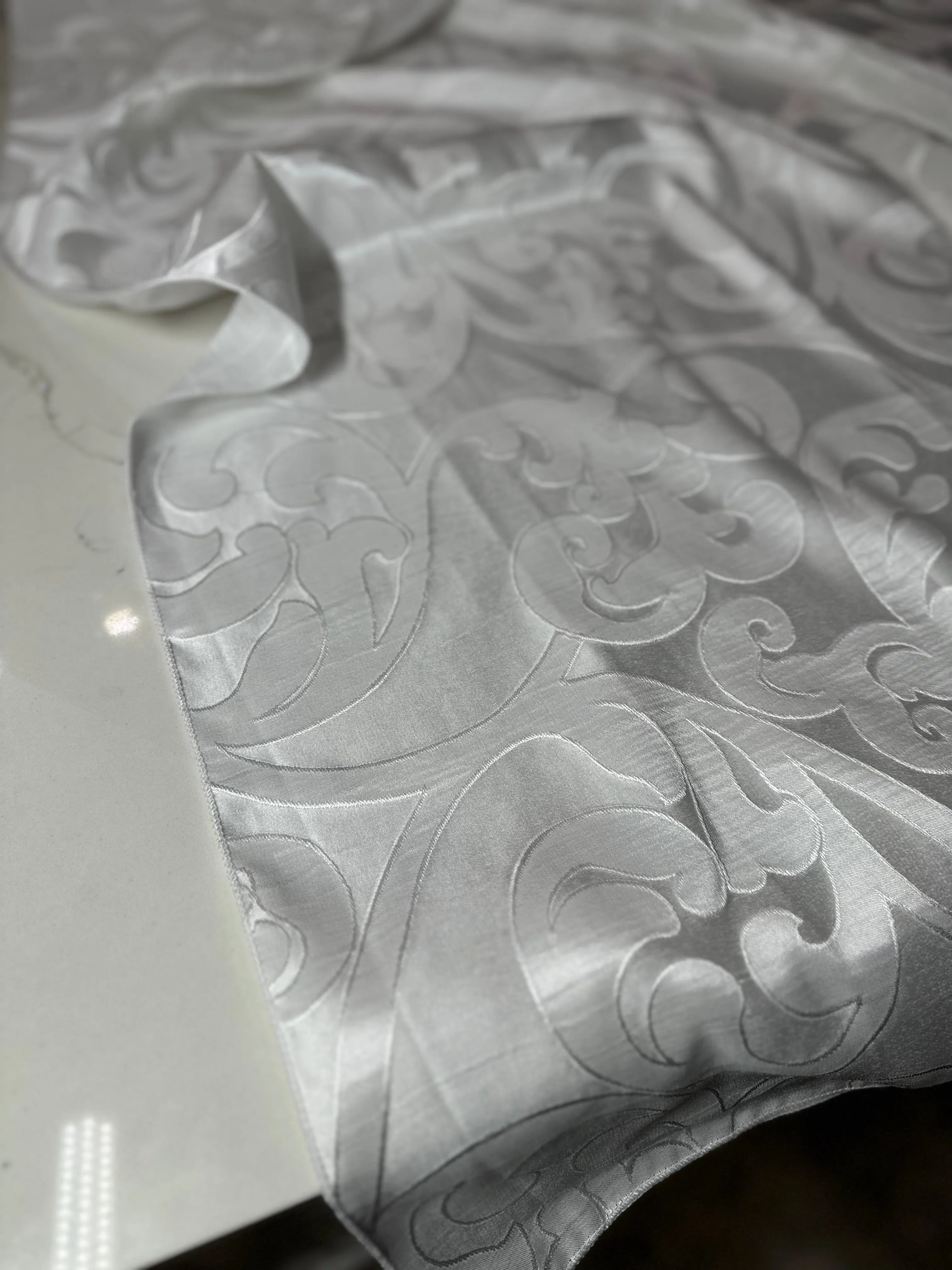 Classic Jacquard Table Linen in Silver
