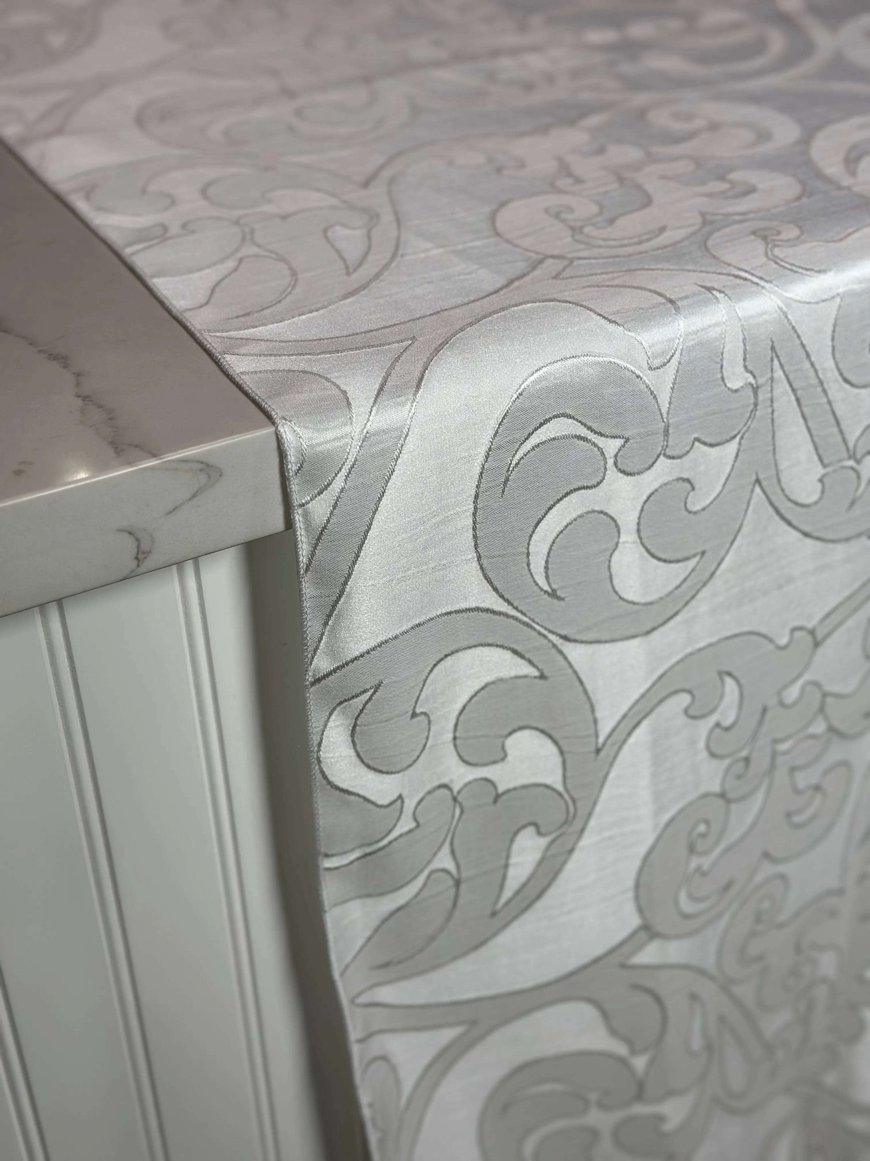 Classic Jacquard Table Linen in Silver