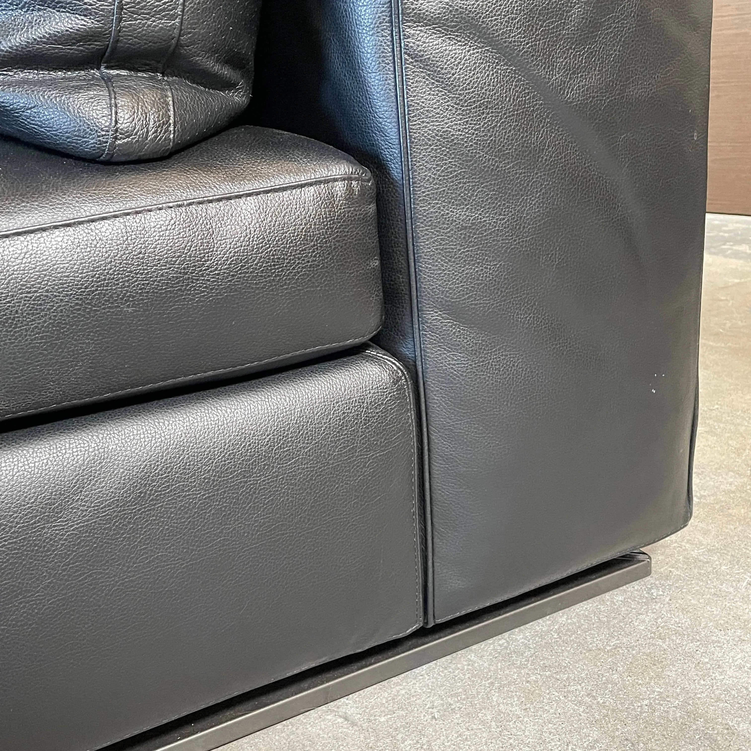Minotti Hamilton Black Leather Sofa