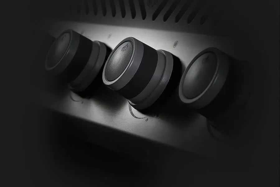 Rogue® XT 525 SIB
with Infrared Side Burner By Napoleon