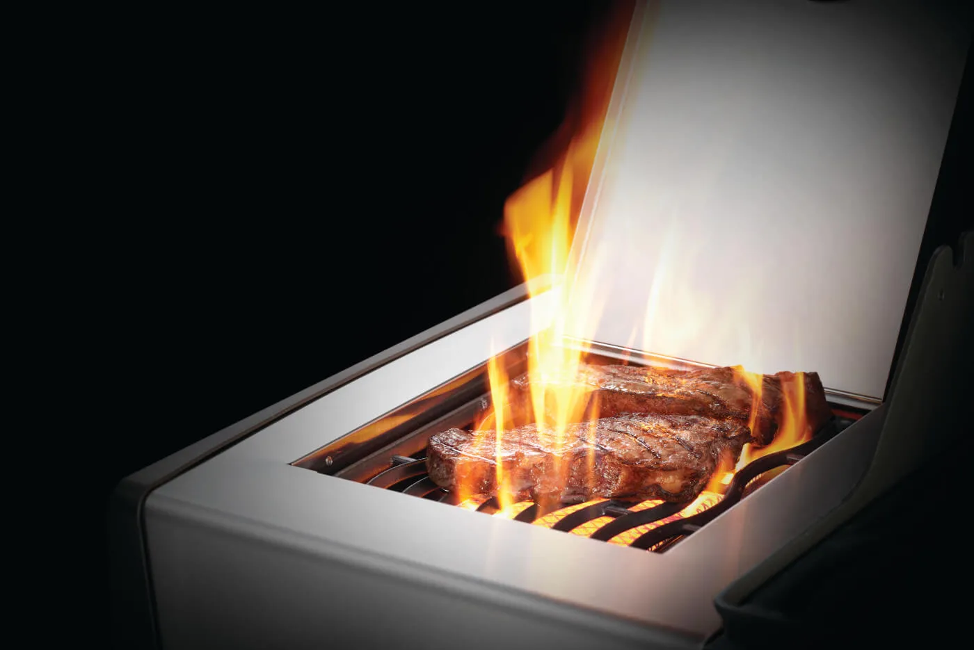 Rogue® XT 525 SIB
with Infrared Side Burner By Napoleon